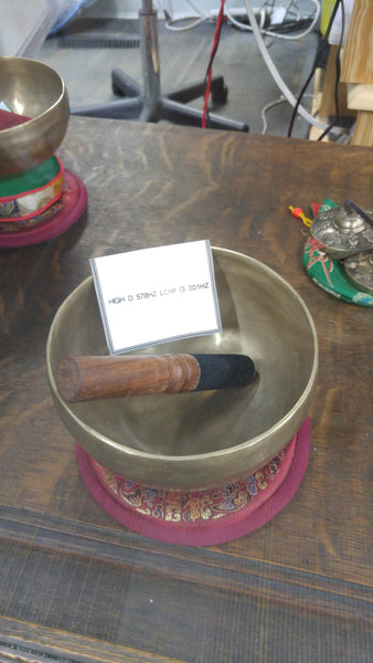 Tabetin singing bowl size 7 1/4in note D